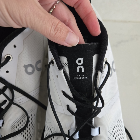 On Cloud X Athletic Running Shoe Men's Size 11 White Black - Picture 4 of 10